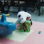 日曜日、自動車ショールームの閉店後