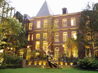 e4b8b8e381aee58685e38391e383bce382afe38393e383abefbc92